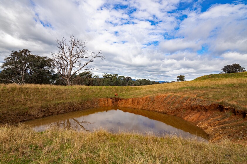 Hume Weir Views With An Easterly Aspect... Your chance to call Ebden home!!!