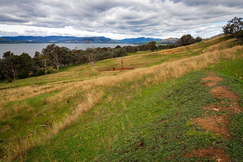 Hume Weir Views With An Easterly Aspect... Your chance to call Ebden home!!!