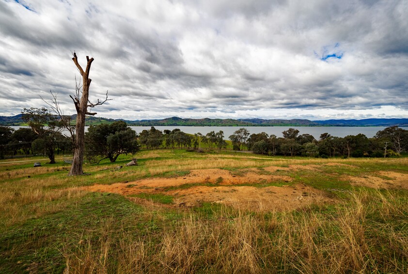 Hume Weir Views With An Easterly Aspect... Your chance to call Ebden home!!!