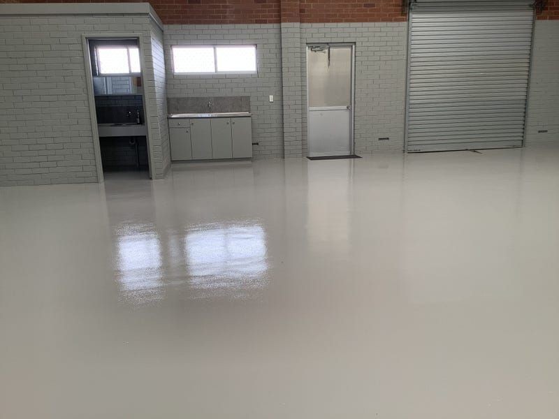 GREAT PRICE WITH BRILLIANT EXPOSURE TO STOCK ROAD