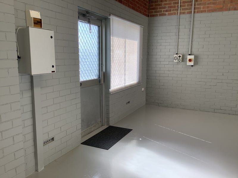 GREAT PRICE WITH BRILLIANT EXPOSURE TO STOCK ROAD