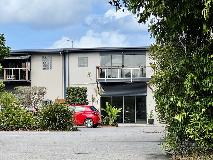 Fully Renovated Work Space Opportunity in Blooming Arts & Industrial Estate