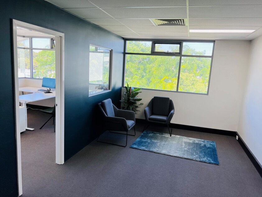 BRIGHT, MODERN & FITTED OFFICE SPACE
