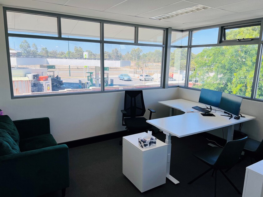 BRIGHT, MODERN & FITTED OFFICE SPACE