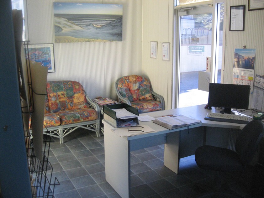 Workshop In Redland City on Prime Corner Position Available Now.