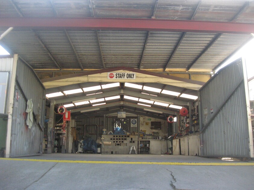 Workshop In Redland City on Prime Corner Position Available Now.