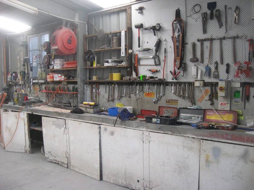 Workshop In Redland City on Prime Corner Position Available Now.
