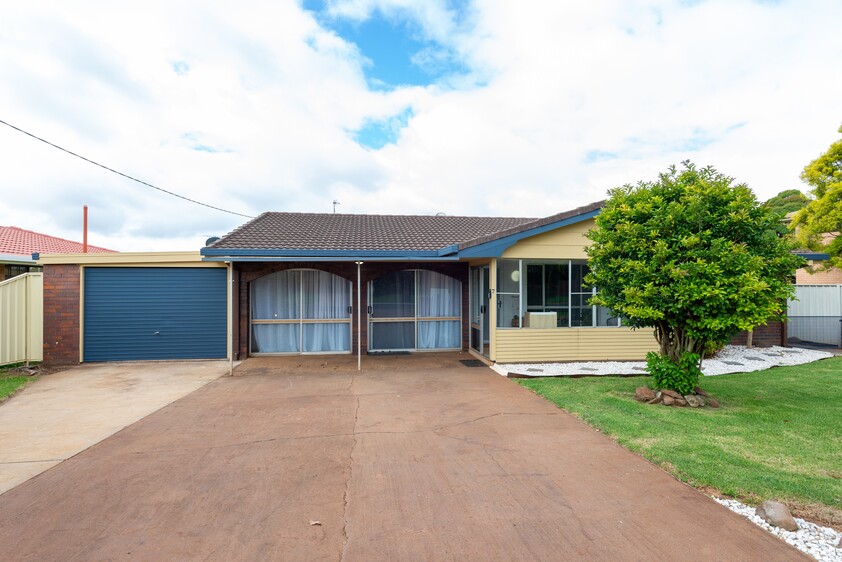 7 Lyndhurst Court Newtown QLD 4350 House for Sold