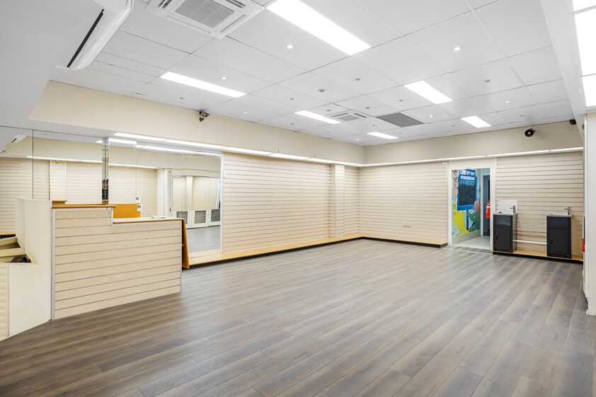 Orchid Avenue Retail Office or Medical For Lease (or For Sale) available from now