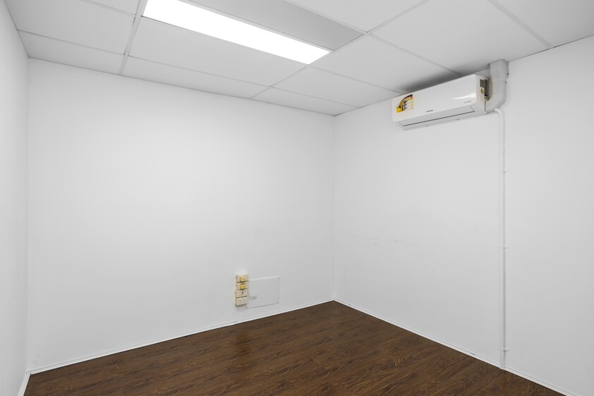 Orchid Avenue Retail Office or Medical For Lease (or For Sale) available from now