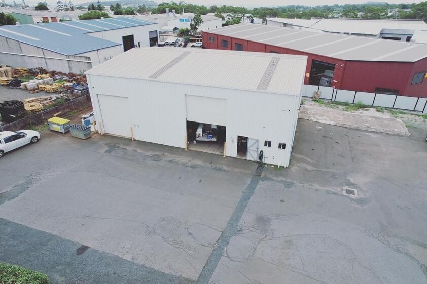 Prime Location 2500sq m Workshop/Warehouse + Office/Showroom + loads of off street parking and storage space