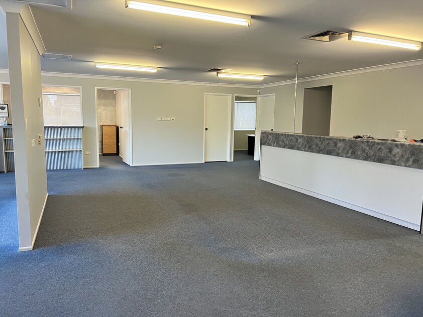 Prime Location 2500sq m Workshop/Warehouse + Office/Showroom + loads of off street parking and storage space