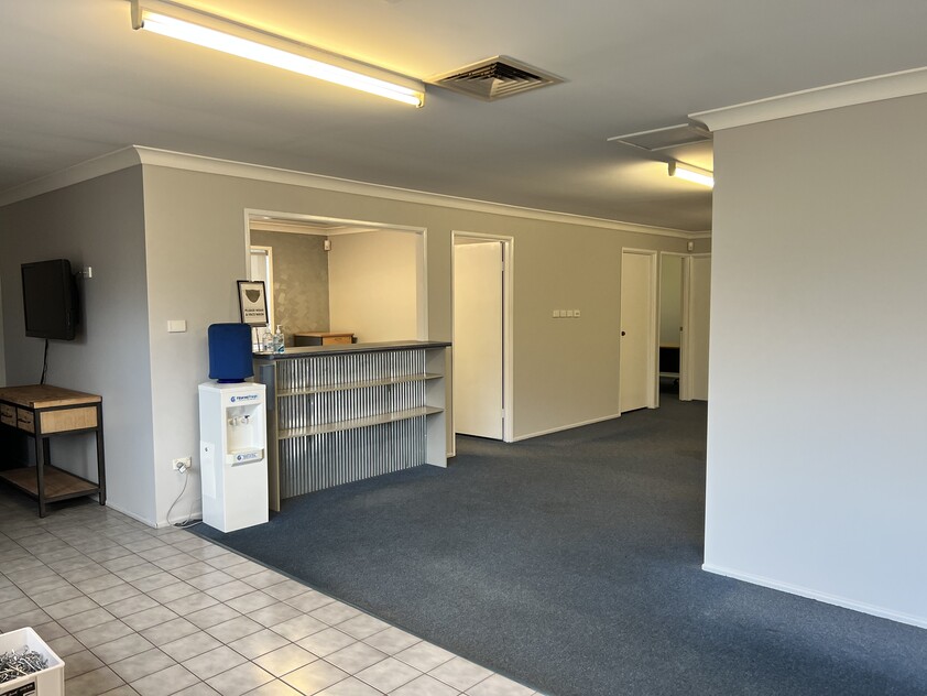 Prime Location 2500sq m Workshop/Warehouse + Office/Showroom + loads of off street parking and storage space