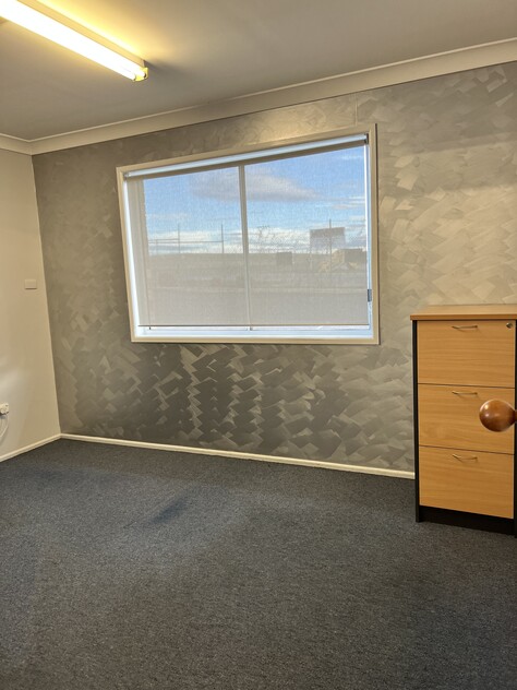 Prime Location 2500sq m Workshop/Warehouse + Office/Showroom + loads of off street parking and storage space