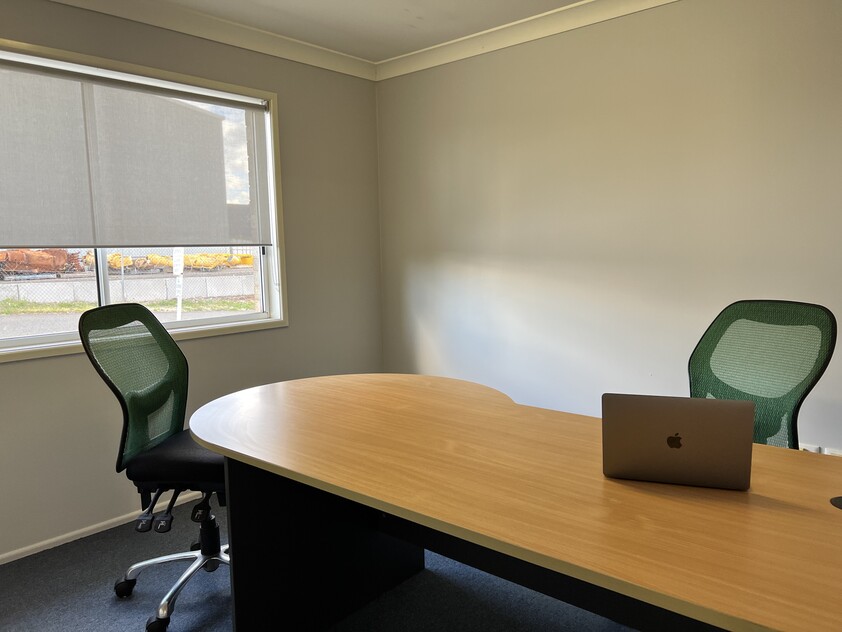 Prime Location 2500sq m Workshop/Warehouse + Office/Showroom + loads of off street parking and storage space