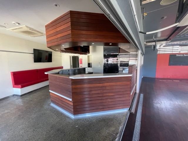 OLD TENANT GONE - COMPLETE FITOUT INCLUDED - NO SETUP COSTS!!