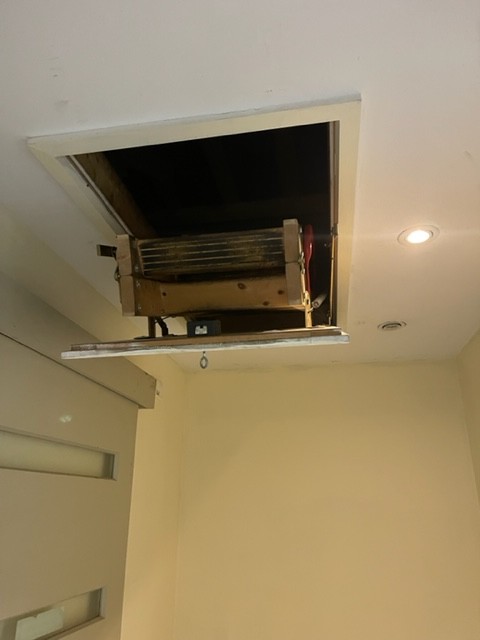 OLD TENANT GONE - COMPLETE FITOUT INCLUDED - NO SETUP COSTS!!