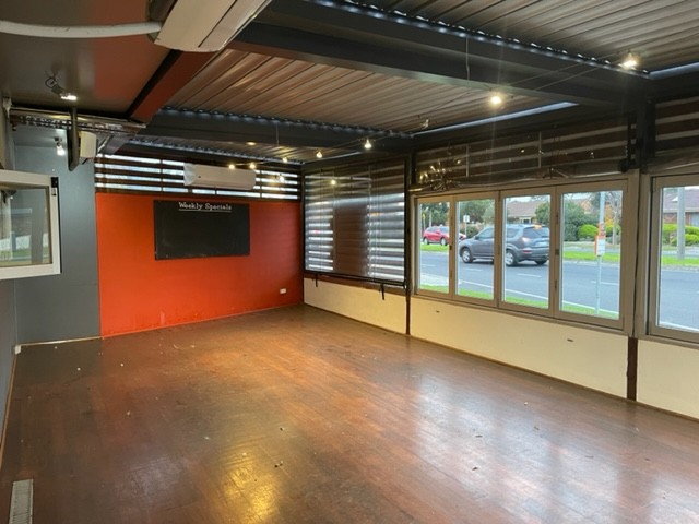 OLD TENANT GONE - COMPLETE FITOUT INCLUDED - NO SETUP COSTS!!