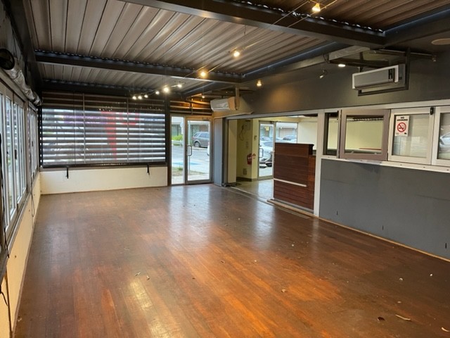 OLD TENANT GONE - COMPLETE FITOUT INCLUDED - NO SETUP COSTS!!