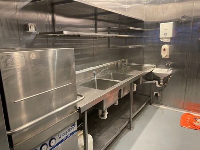 OLD TENANT GONE - COMPLETE FITOUT INCLUDED - NO SETUP COSTS!!