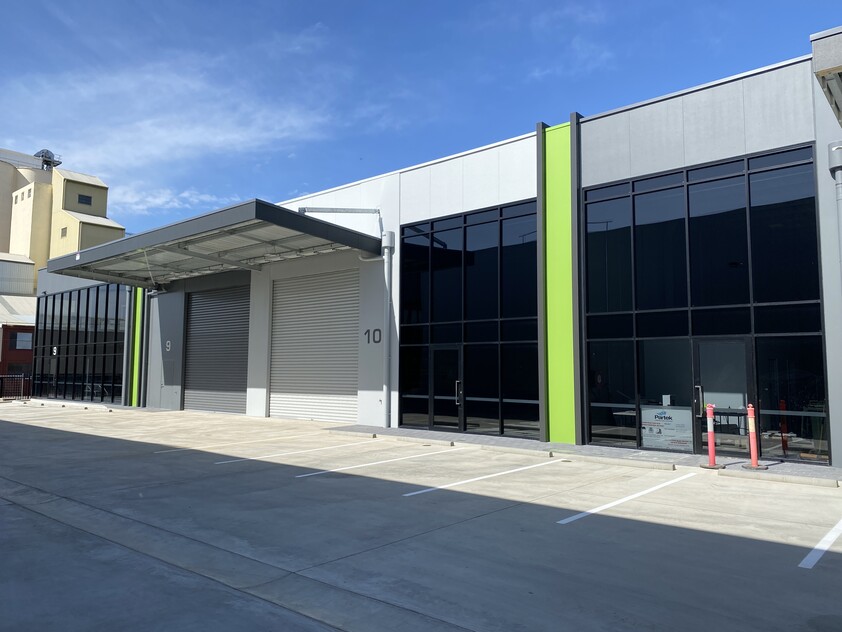 2 brand new units remain. Superb location. Get in quick! Just 5 mins from the CBD.