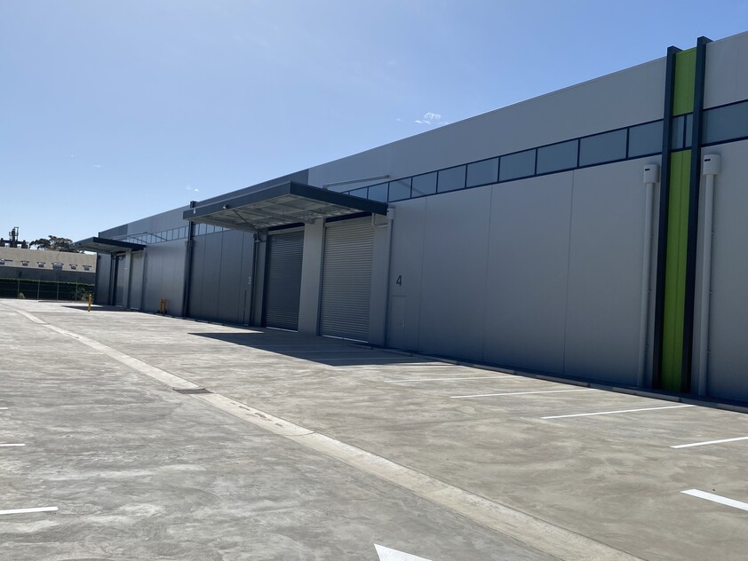 2 brand new units remain. Superb location. Get in quick! Just 5 mins from the CBD.