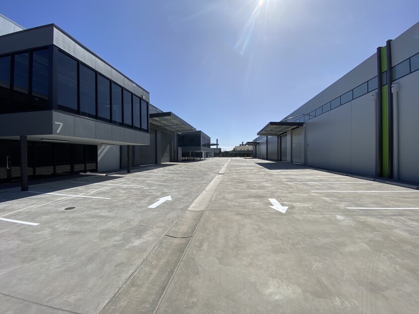 2 brand new units remain. Superb location. Get in quick! Just 5 mins from the CBD.