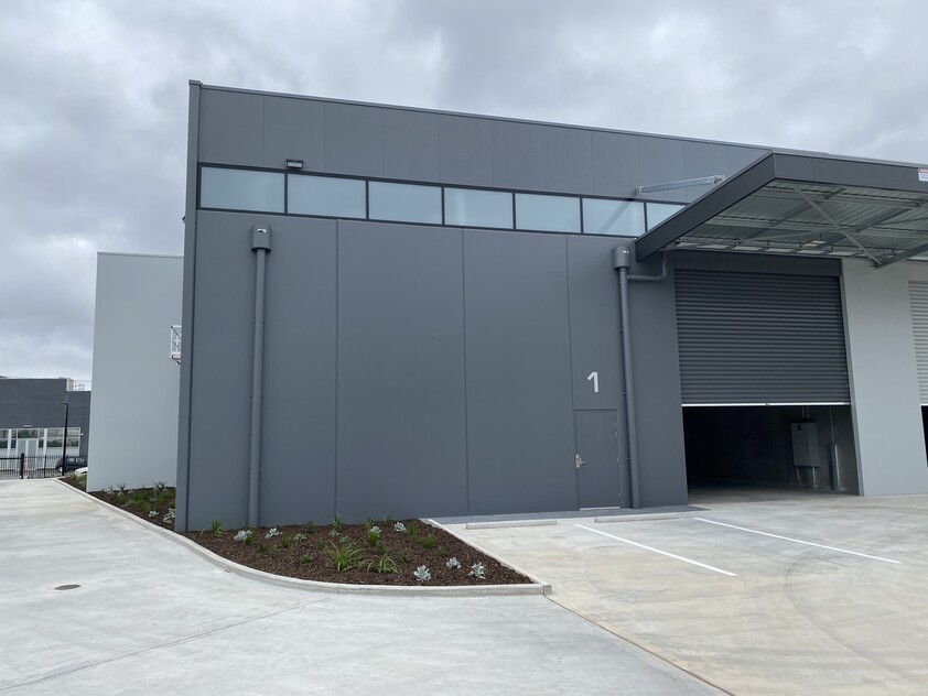 2 brand new units remain. Superb location. Get in quick! Just 5 mins from the CBD.
