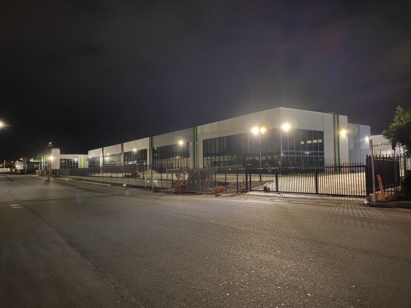 2 brand new units remain. Superb location. Get in quick! Just 5 mins from the CBD.