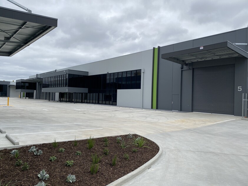 2 brand new units remain. Superb location. Get in quick! Just 5 mins from the CBD.