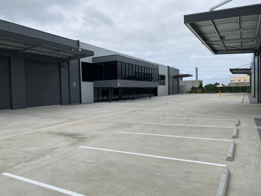 2 brand new units remain. Superb location. Get in quick! Just 5 mins from the CBD.