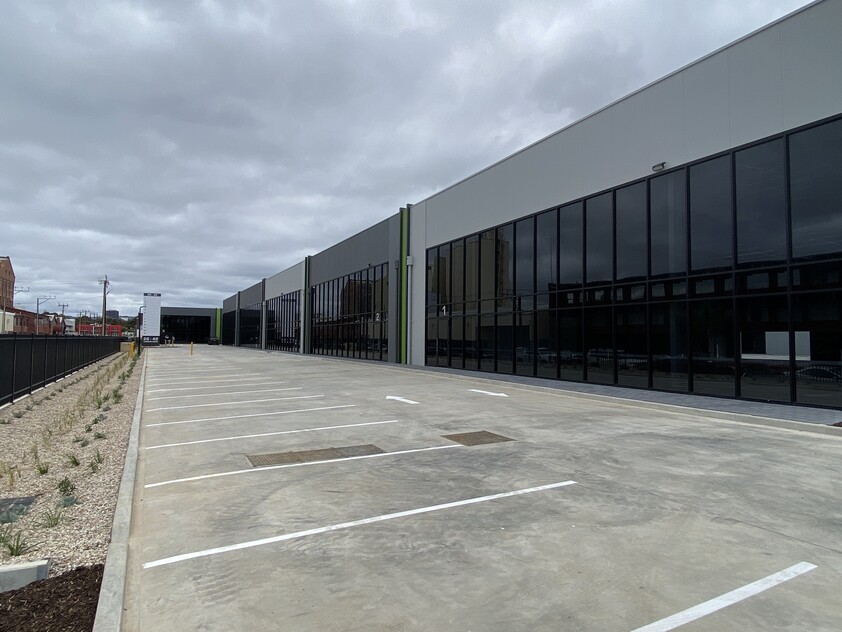 2 brand new units remain. Superb location. Get in quick! Just 5 mins from the CBD.