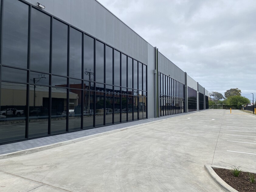 2 brand new units remain. Superb location. Get in quick! Just 5 mins from the CBD.