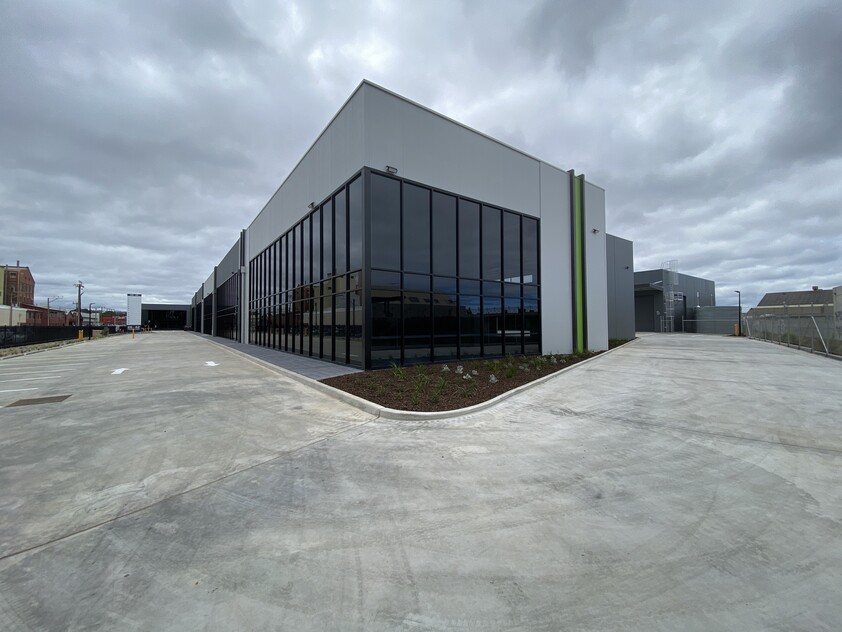 2 brand new units remain. Superb location. Get in quick! Just 5 mins from the CBD.