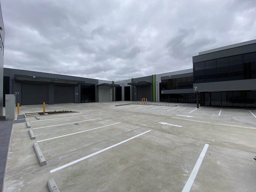 2 brand new units remain. Superb location. Get in quick! Just 5 mins from the CBD.