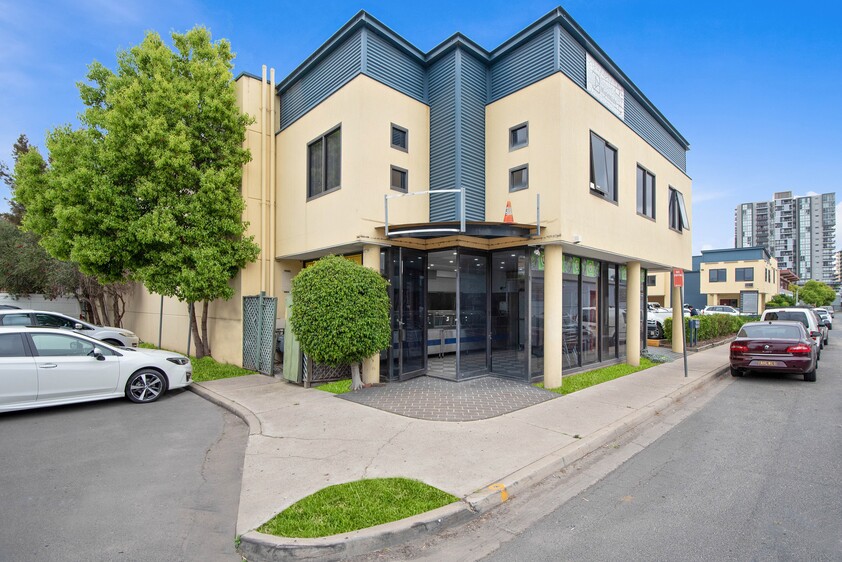 Excellent opportunity to buy a shop for business that will not disappoint