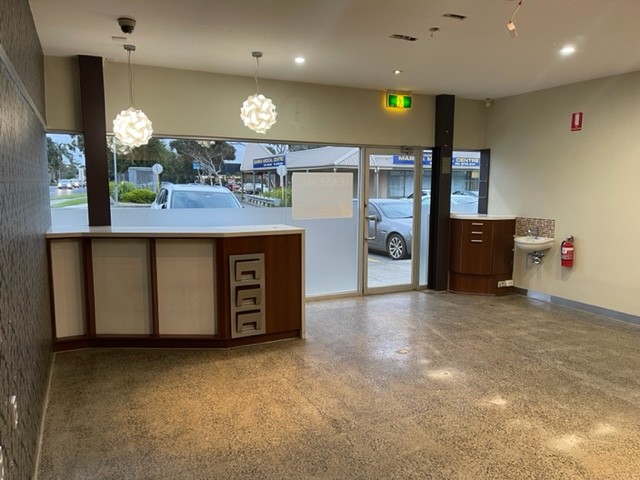 HAIRDRESSER/BARBER WANTED OR REFIT FOR FOOD/RETAIL/COMMERCIAL 1