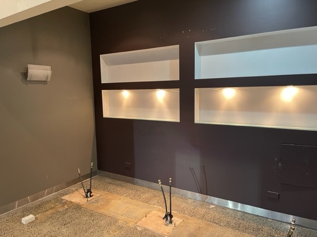 HAIRDRESSER/BARBER WANTED OR REFIT FOR FOOD/RETAIL/COMMERCIAL 1