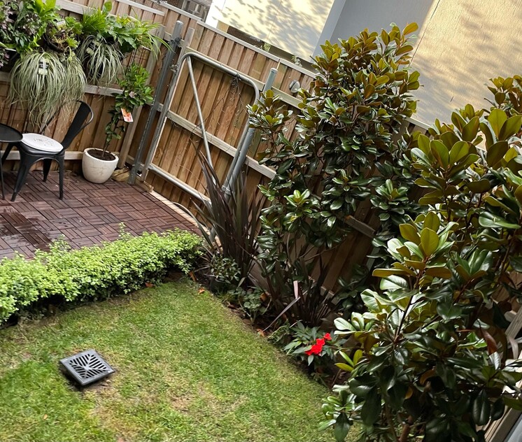 Two Bedroom Furnished Townhouse. Move in straight away.