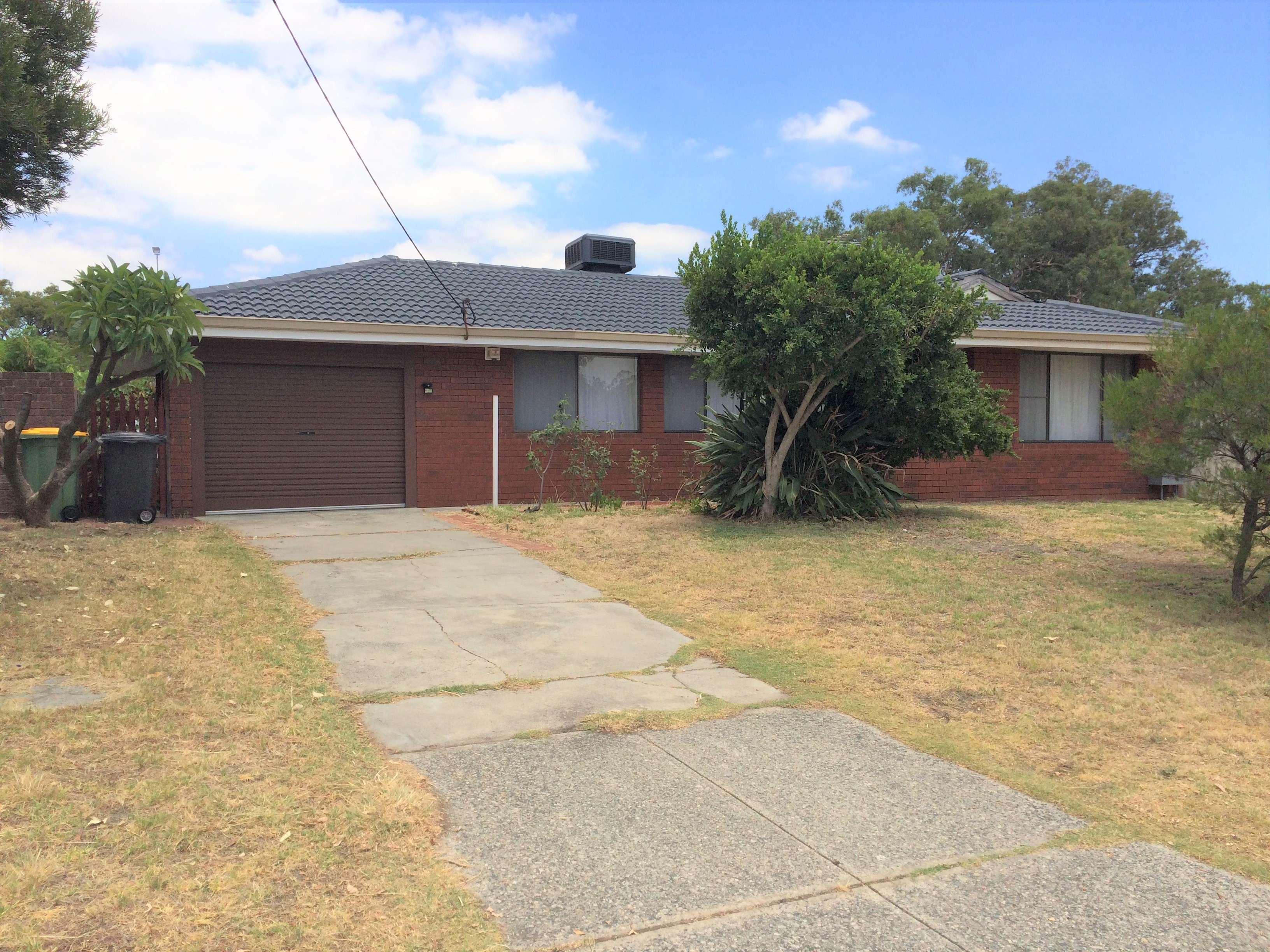 32 Huggins Road Thornlie WA 6108 House for Rent