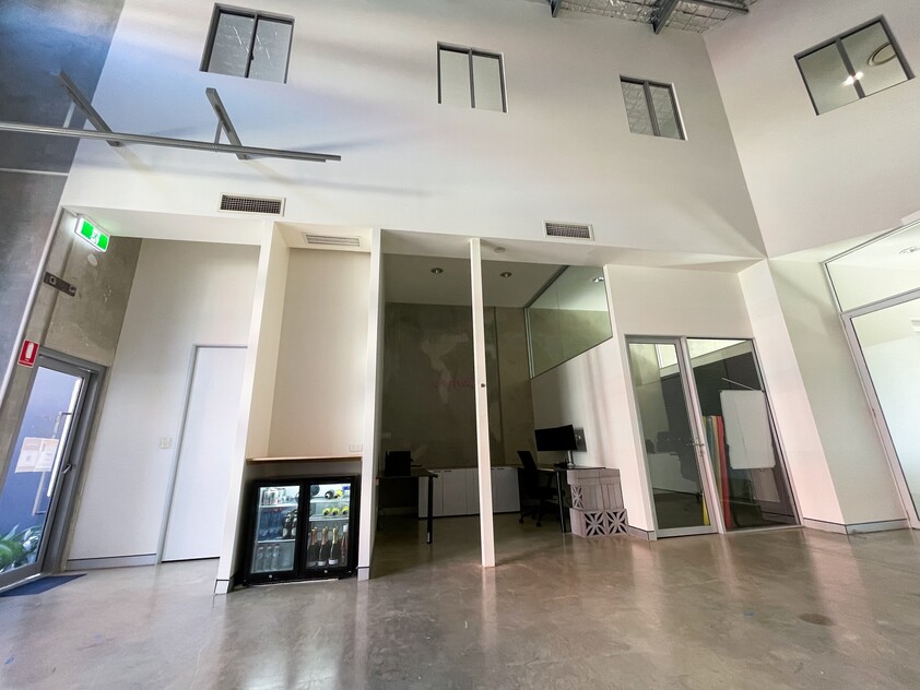 Prime central Southport location - Available to lease NOW!