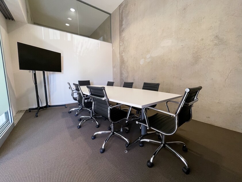 Prime central Southport location - Available to lease NOW!