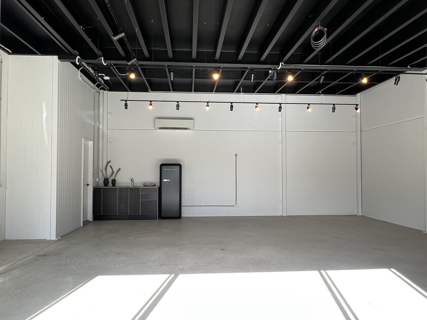 Fully Renovated Work Space Opportunity in Blooming Arts & Industrial Estate