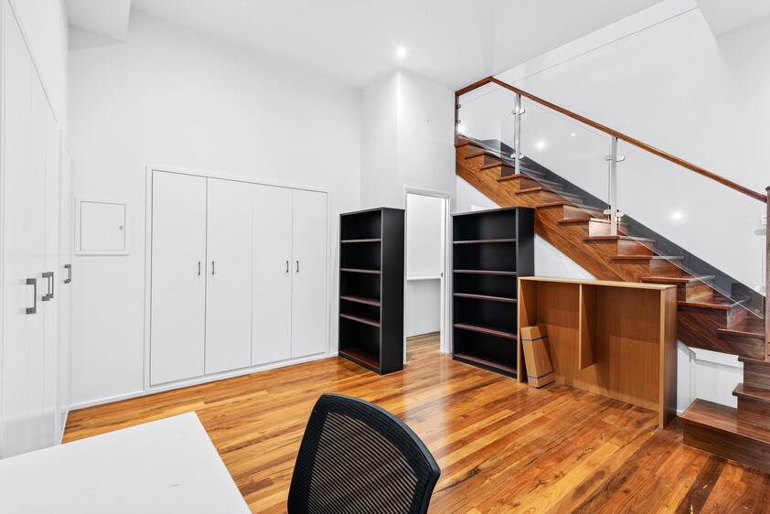 MULTI-PURPOSE COMMERCIAL &/OR DOMESTIC PROPERTY FOR LEASE WITH 3BR TOWNHOUSE AT THE REAR!