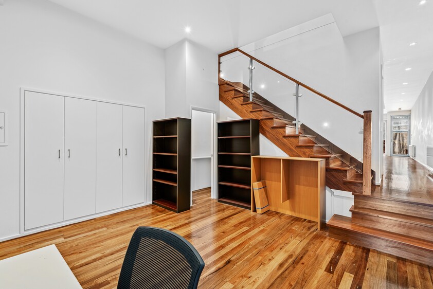 MULTI-PURPOSE COMMERCIAL &/OR DOMESTIC PROPERTY FOR LEASE WITH 3BR TOWNHOUSE AT THE REAR!