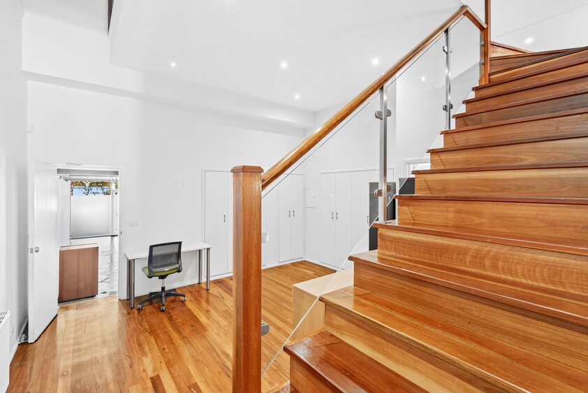 MULTI-PURPOSE COMMERCIAL &/OR DOMESTIC PROPERTY FOR LEASE WITH 3BR TOWNHOUSE AT THE REAR!