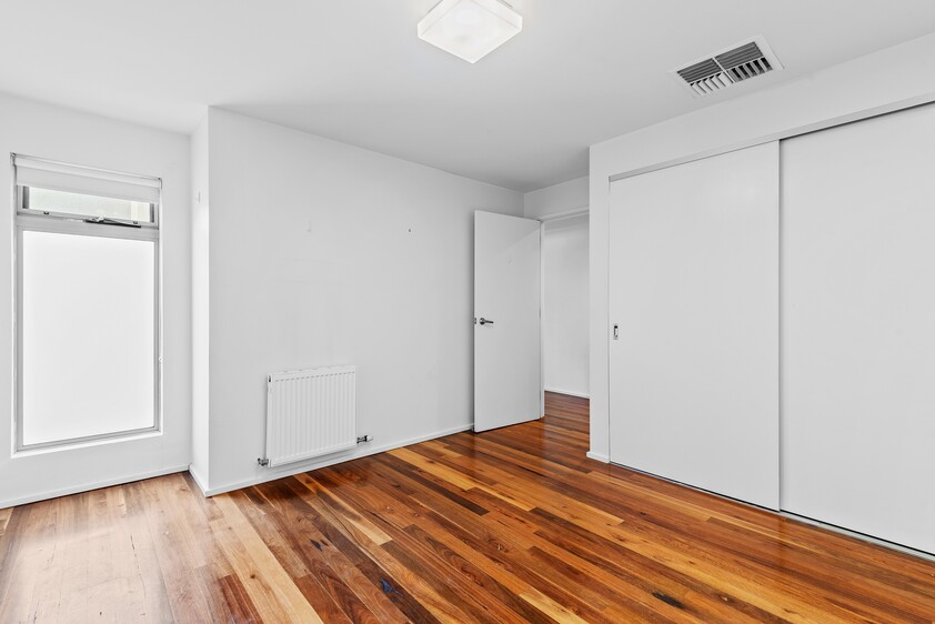 MULTI-PURPOSE COMMERCIAL &/OR DOMESTIC PROPERTY FOR LEASE WITH 3BR TOWNHOUSE AT THE REAR!