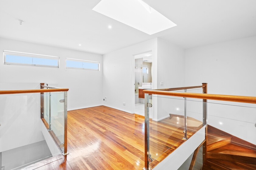 MULTI-PURPOSE COMMERCIAL &/OR DOMESTIC PROPERTY FOR LEASE WITH 3BR TOWNHOUSE AT THE REAR!