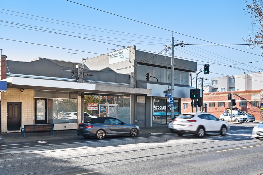 MULTI-PURPOSE COMMERCIAL &/OR DOMESTIC PROPERTY FOR LEASE WITH 3BR TOWNHOUSE AT THE REAR!