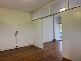 COMMERCIAL SPACE WITH HUGE PASSING TRAFFIC - CURRENTLY SET UP AS A HAIR SALON